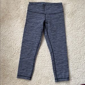 Gray snakeskin cropped lulu lemon leggings